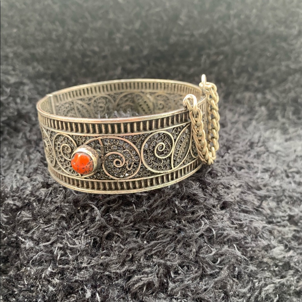 VINTAGE BERBER SILVER BRACELET WITH NATURAL STONE